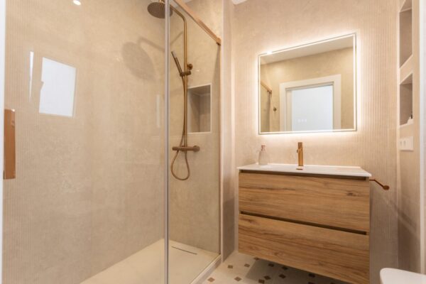 Interior reformado con materiales originales